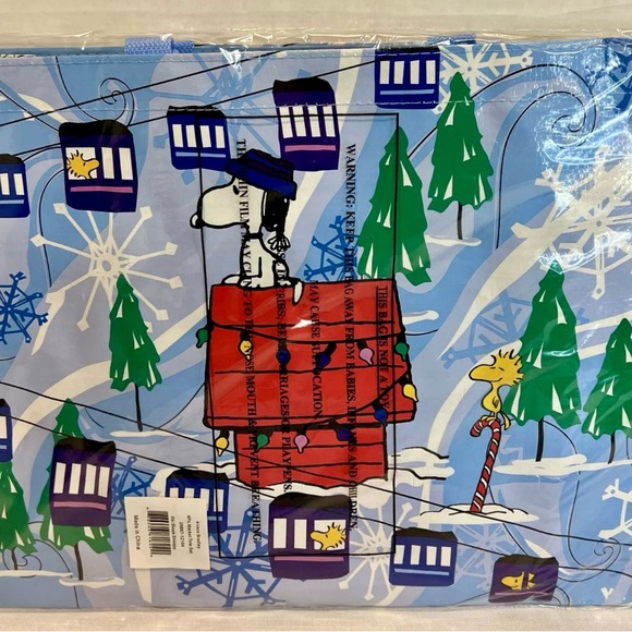 Vera Bradley Ski Slope Snoopy 4pc. Market tote & Gift bag set NWT! - Picture 2 of 9